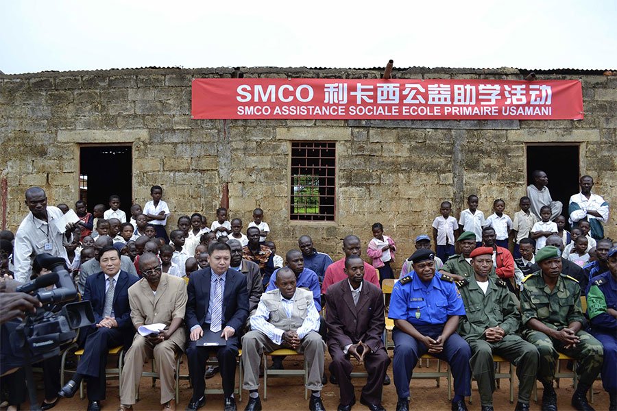 Grâce à la rénovation des bâtiments scolaires, aux dons de cartables et des fournitures, Pengxin Mining a acquis une bonne réputation au Congo.
